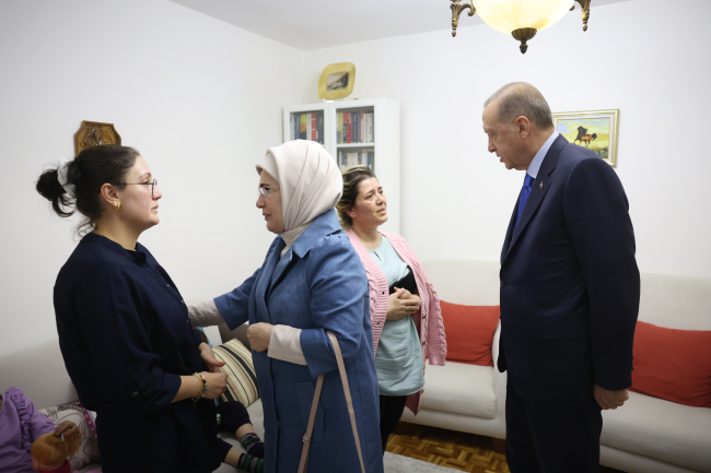 Emine Erdoğan'dan depremzede aileye ziyaretle ilgili paylaşım